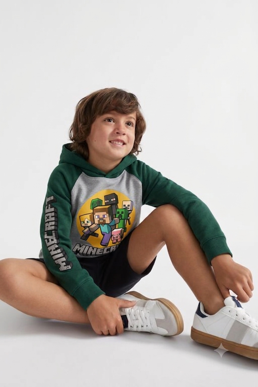 Hoodie de Minecraft puesto por un niño en Bogotá